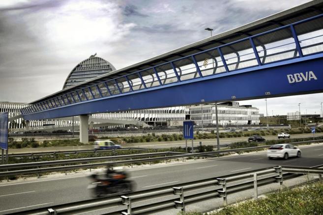 Pasarela peatonal sobre la A1